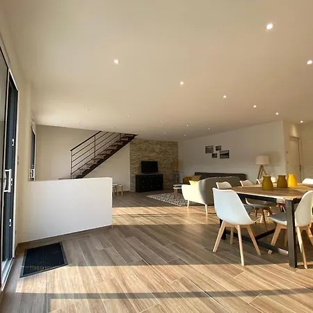 La Maison Du Lac Holiday home Perrancey